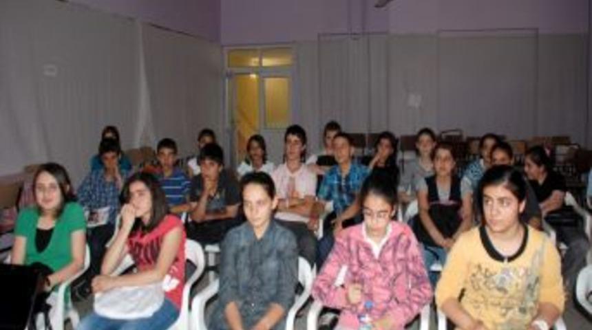 Kahta'da &Ouml;ğrencilere Soru &Ccedil;&ouml;z&uuml;m Teknikleri Kursu