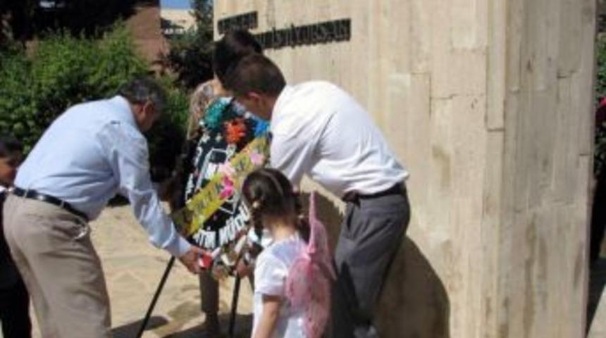 Karnaval Havasında &Ccedil;ocuk Şenliği