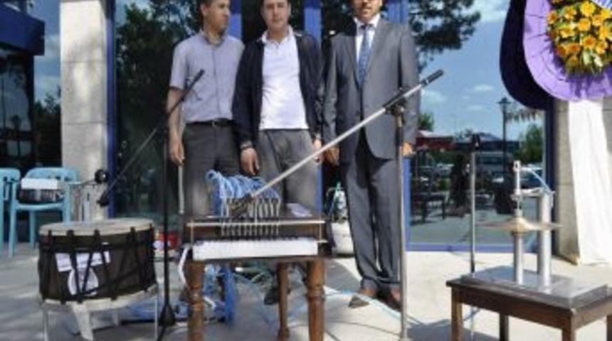 İstiklal Marşı'nı Robot Çaldı, Protokol Okudu