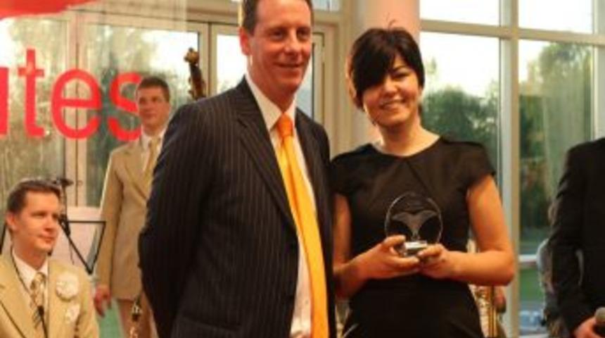 Sabiha G&ouml;k&ccedil;en'e En İyi Pazarlama &Ouml;d&uuml;l&uuml;