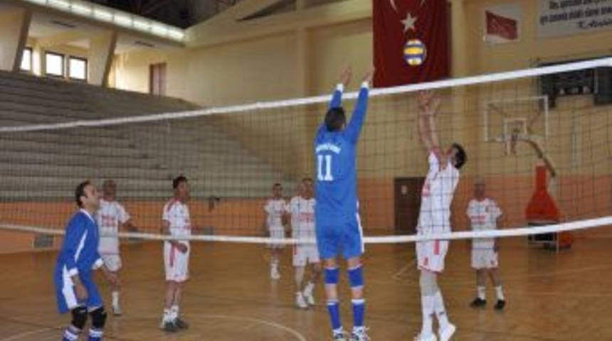 Kurumlararası Voleybol Turnuvası Başladı