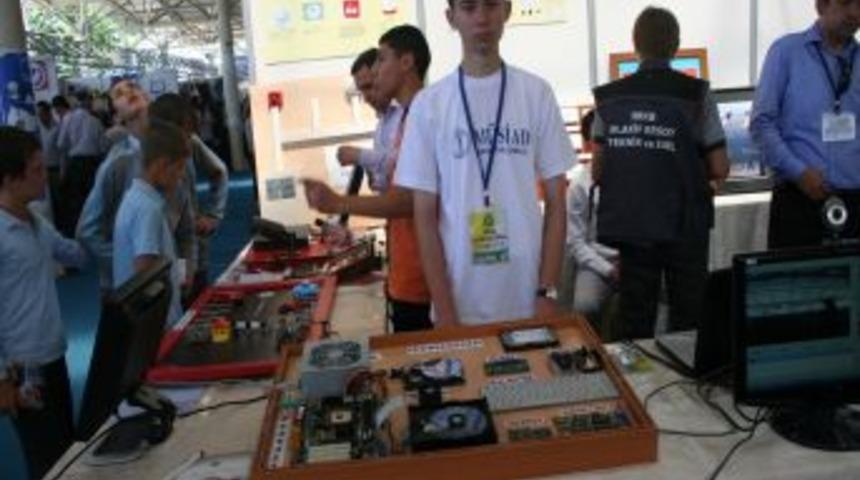 Sakarya Bilim, Teknoloji Eğitim Ve Kariyer G&uuml;nleri  Başladı