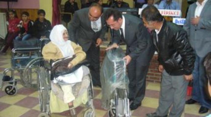 Engelsiz Yaşamlar İ&ccedil;in El Ele