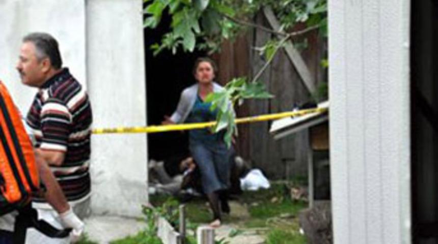 Evinin deposunda intihar etti