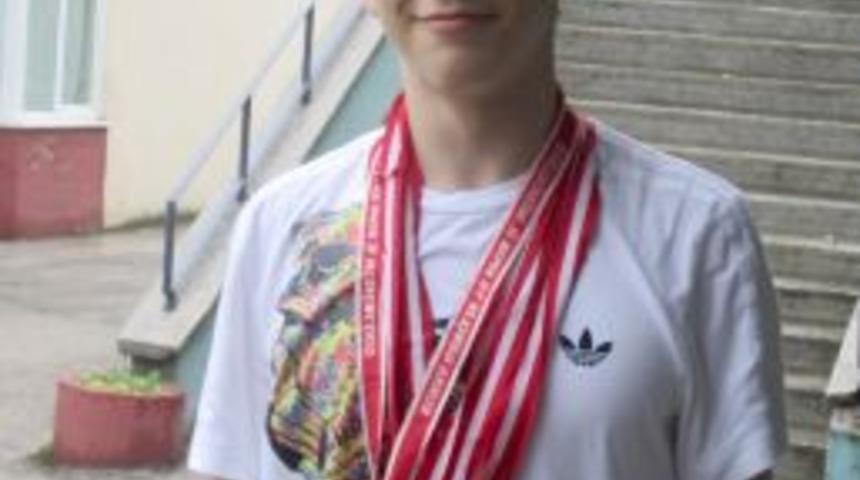 Nilüferli Yüzücüler Madalyaları Topladı