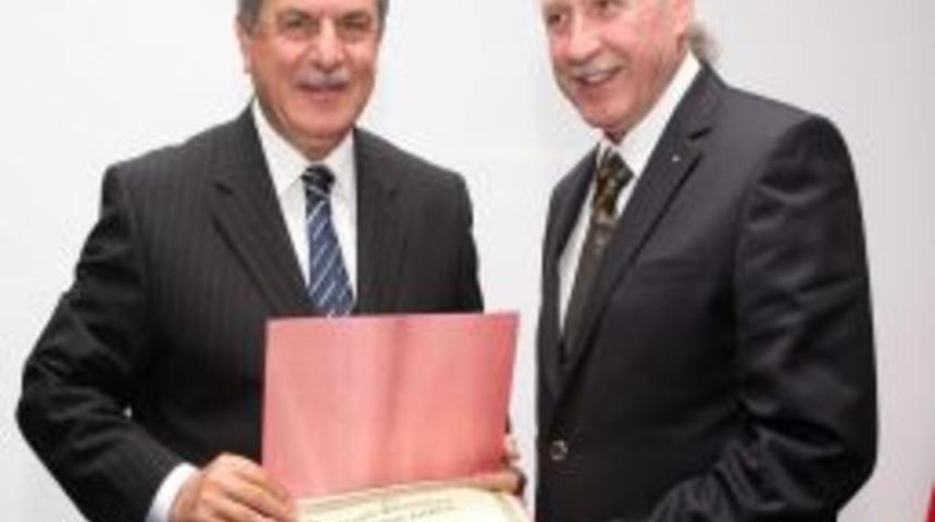 Karaosmanoğlu, Felsefe G&uuml;nlerine Katıldı