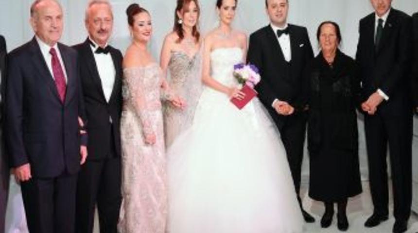 Haluk Ulusoy&rsquo;un Oğlu Saffet Ulusoy'un D&uuml;ğ&uuml;n Resimleri Basına Dağıtıldı