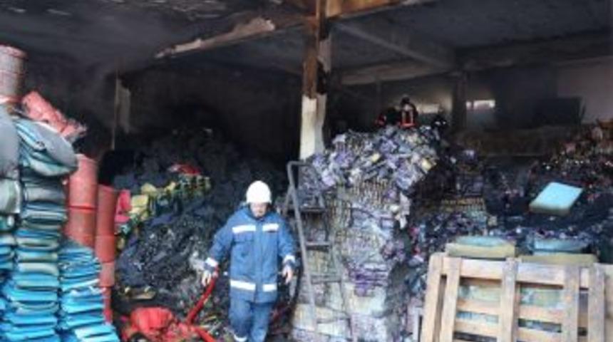 Ayakkabı Boyası &Uuml;reten Imalathane Alev Alev Yandı