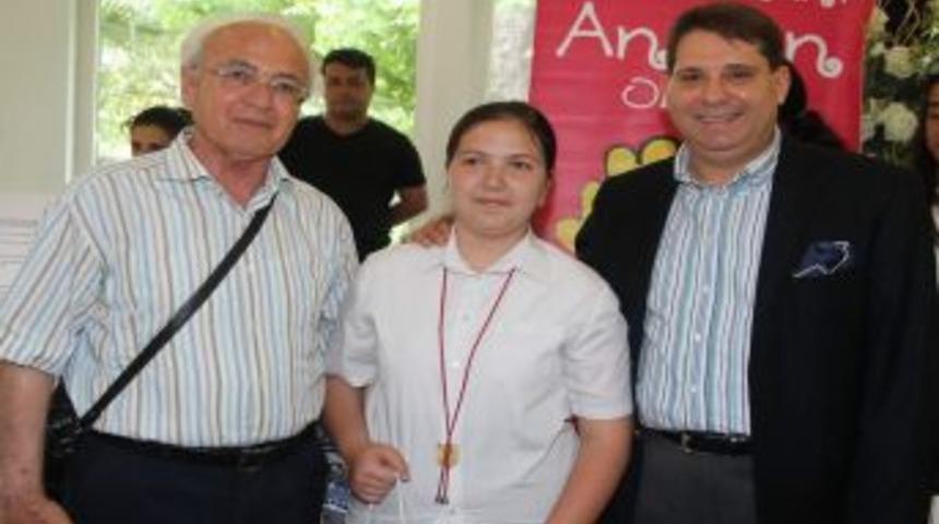 Annelerine &Ouml;yk&uuml; Yazdılar Kazandılar