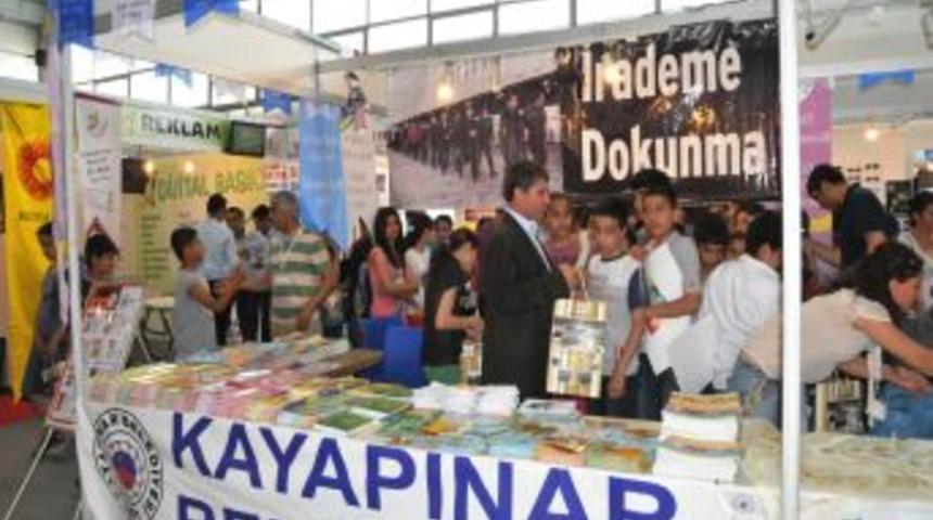 &Ouml;ğrencilere K&uuml;rt&ccedil;e Masal Seslendiren Bebek Dağıtıldı