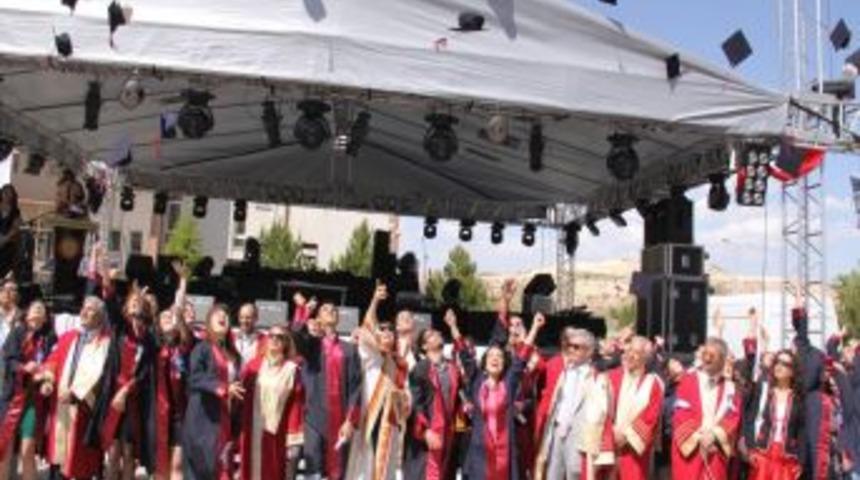 Ne&uuml; İibf Ve Turizm Fak&uuml;ltesi'nde Mezuniyet Sevindi