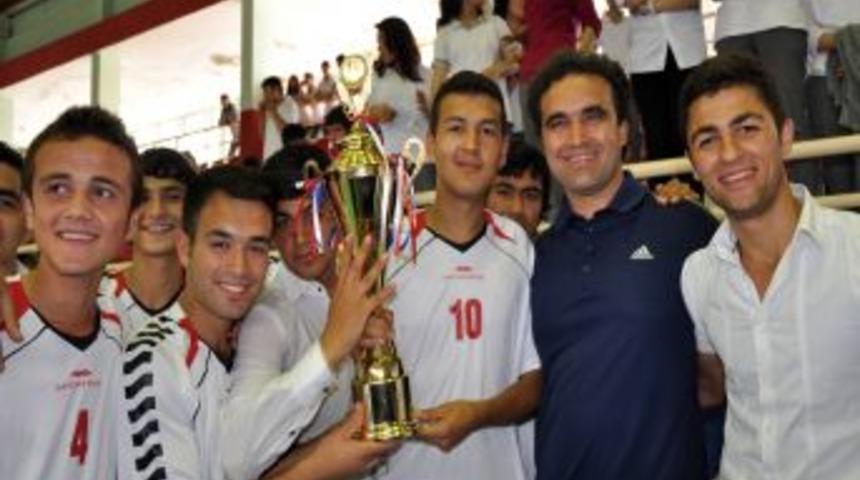 Erdemli'de Okul Sporları Final Heyecanı