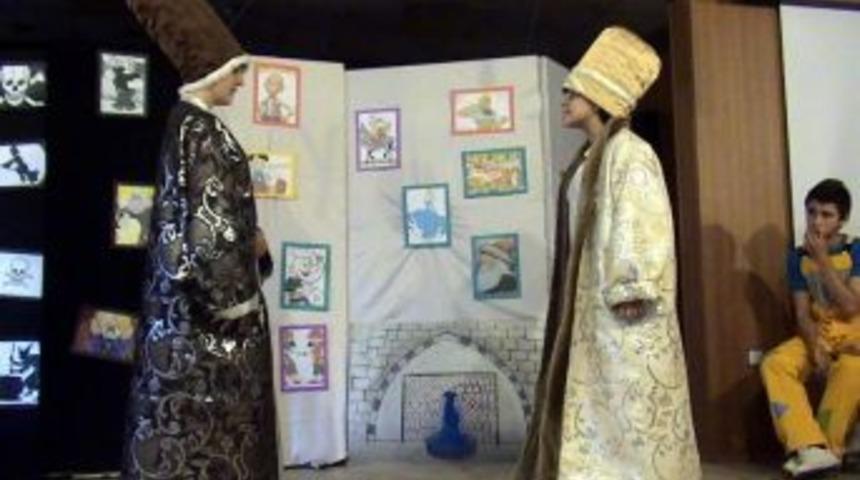 Boz&uuml;y&uuml;k'te 'ak Masal Kara Masal' Adlı Oyun Sahnelendi