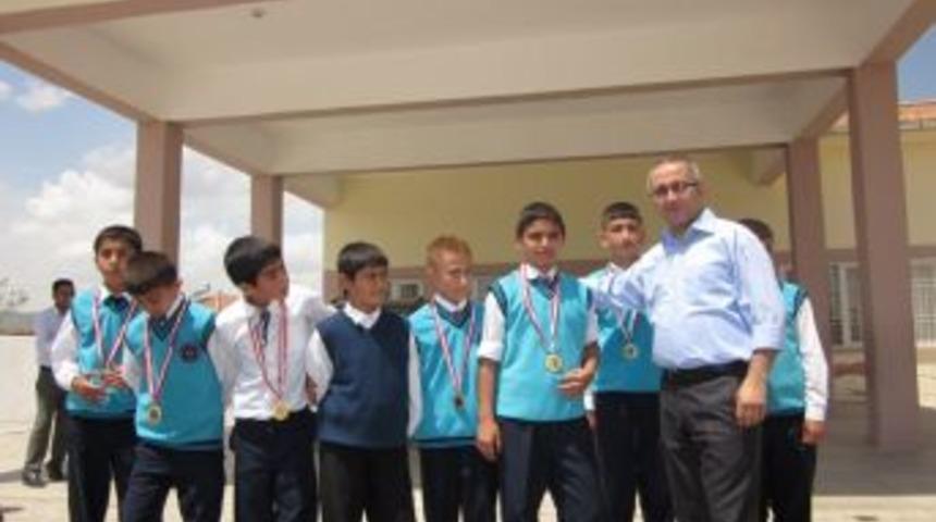 &Ouml;ğrencilerin Bahar Kupası Futbol Turnuvası İlgi G&ouml;rd&uuml;