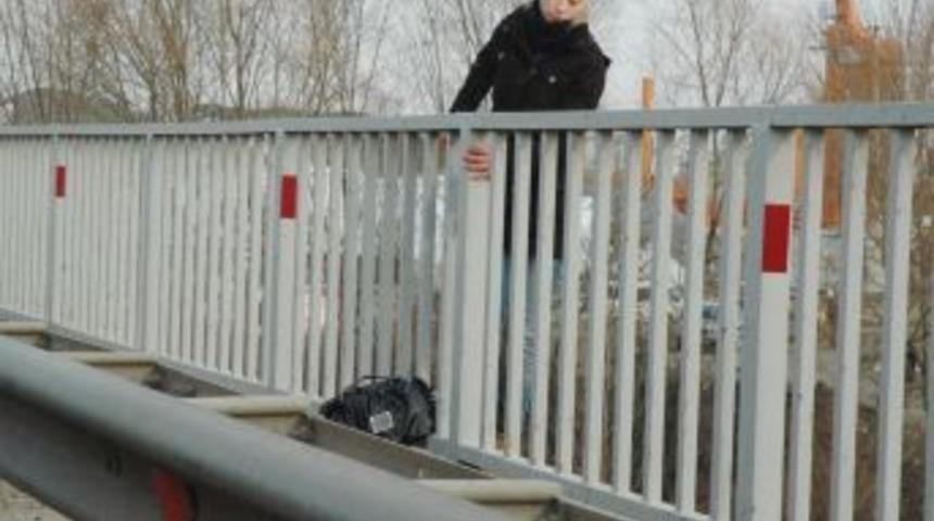 Sakarya K&ouml;pr&uuml;s&uuml;nde İntihar Eden Kadın