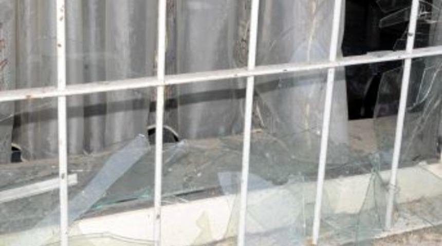 &Ouml;ğrenciler, Yurtlarına Yapılan Saldırının Yaralarını Sarmaya &Ccedil;alışıyor