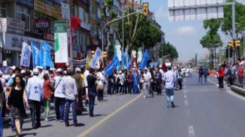&Ccedil;apa'da Toplanan Memurlar, Beyazıt Meydanı'na Hareket Etti