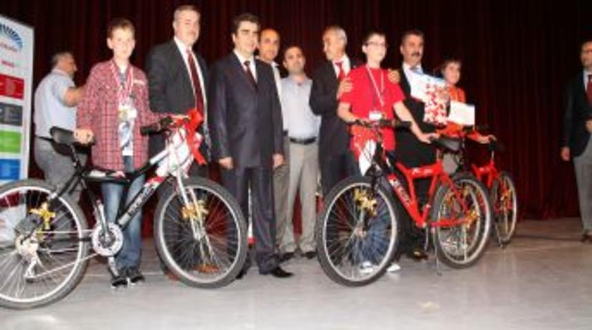 Sahil İlk&ouml;ğretim Okulu, Başarılı &Ouml;ğrencileri &Ouml;d&uuml;llendirdi