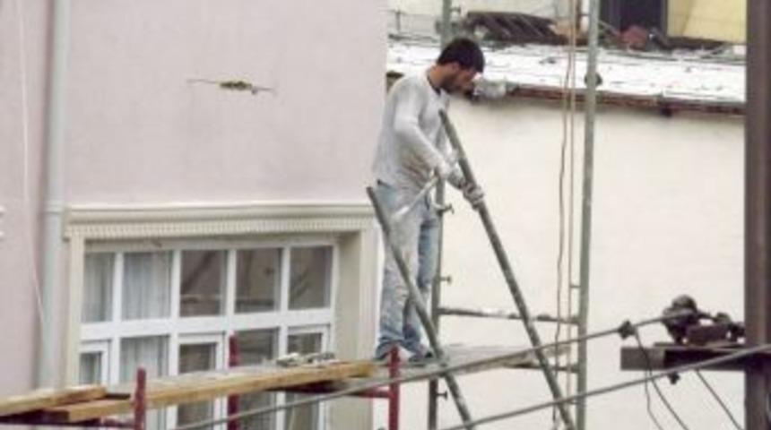 G&uuml;venlik Tedbiri Almadan Inşaatın Iskelesini S&ouml;kt&uuml;