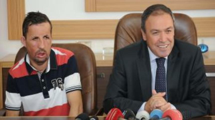 T&uuml;rkiye'nin Ilk Y&uuml;z Nakli Yapılan Acar, Artık Para Kazanan Bir &Uuml;niversiteli