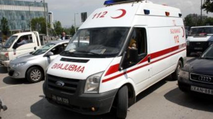 Memurlar Sokağa D&ouml;k&uuml;ld&uuml;, Ambulanslar Yollarda Kaldı