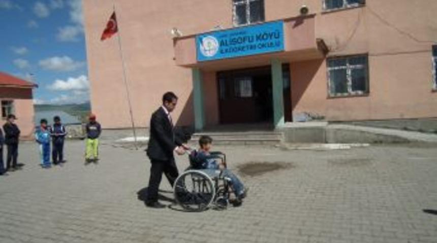 Topladıkları Plastik Kapaklar, Engelli &Ouml;ğrenciye Araba Oldu