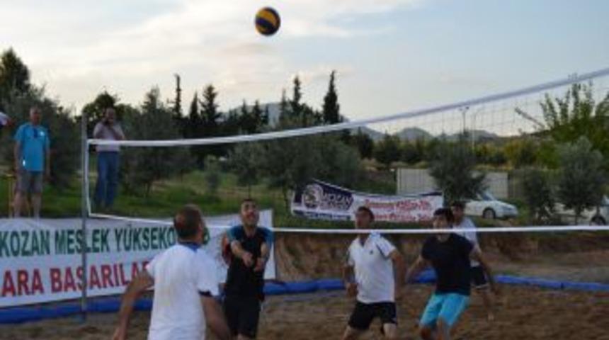 Denizi Olmayan Kozan&rsquo;da Plaj Voleybolu Heyecanı Yaşanıyor