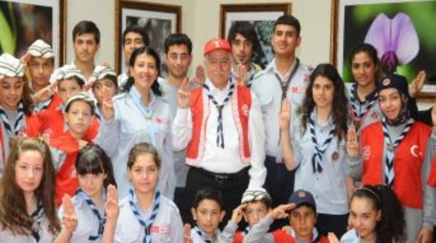 İzcilerden Aldırmaz'a Teşekk&uuml;r