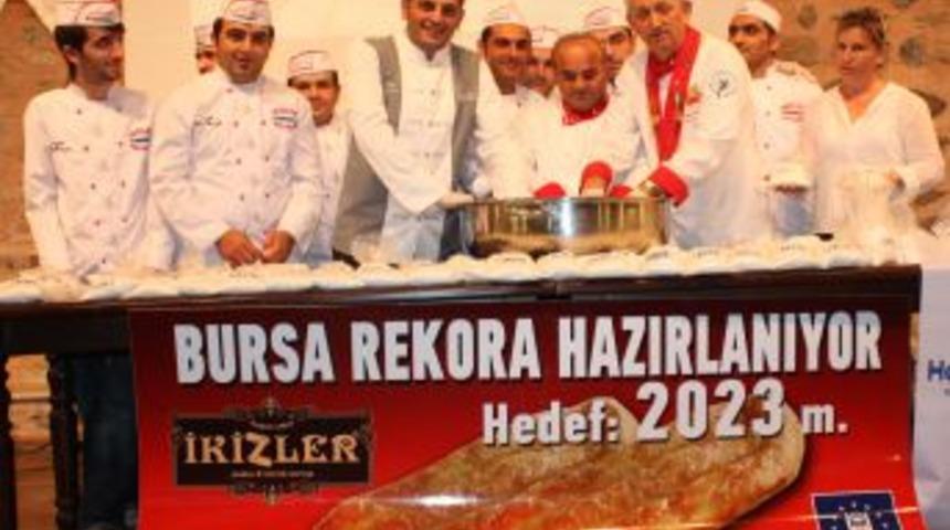 81 Ilden Getirilen Unlarla D&uuml;nyanın En Uzun B&ouml;reğini Yapacak