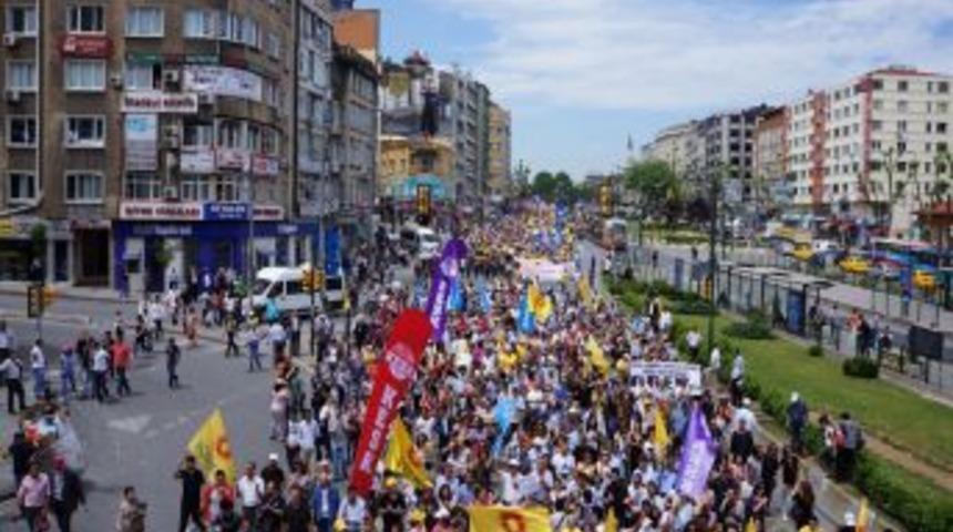 Grev Yapan Memurlar Halay &Ccedil;ekti