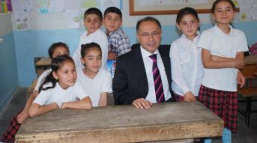 30 Yıl Sonra Aynı Sıraya Oturmanın Heyecanını Yaşadılar