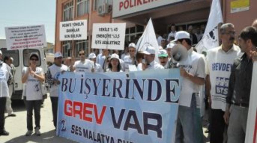 Sağlık&ccedil;ılar Grevde