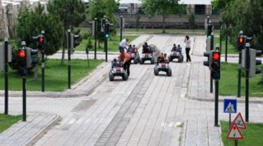 Minyat&uuml;r Trafik Parkı'na Yoğun İlgi