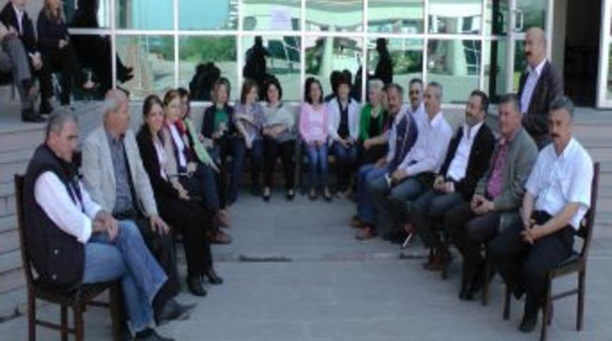 Ak&ccedil;akoca'da Kamu &Ccedil;alışanları Grevde