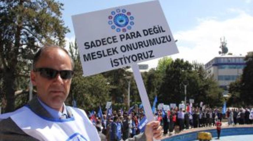 Erzurum'da Memurlar Grevi Başlattı, İş Bıraktı