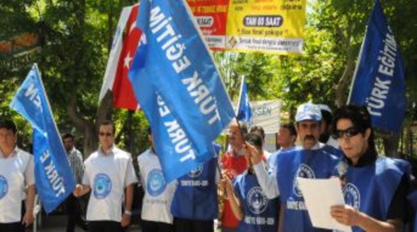 Şırnak'ta Kesk Ve Kamu Sen'e Bağlı Sendikalar Grevde