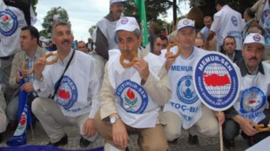 Kamu &Ccedil;alışanları İş Bıraktı, Meydanlara Koştu