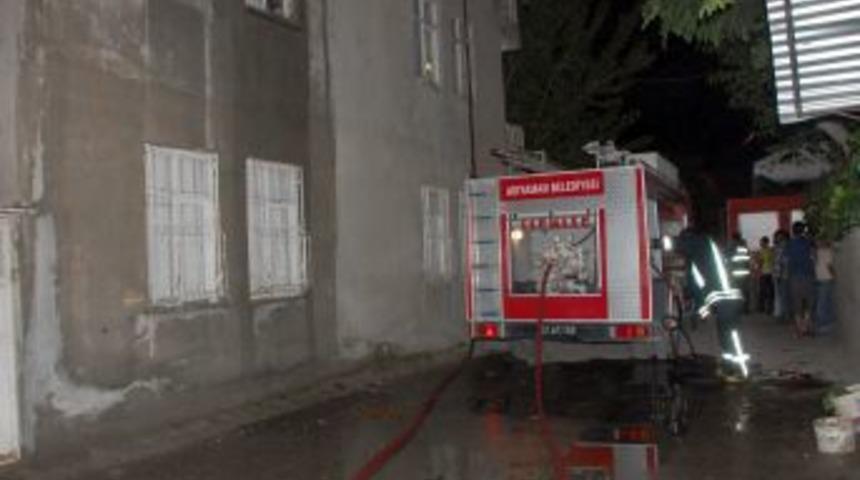 S&ouml;nd&uuml;r&uuml;lmeyen K&ouml;zler &Ccedil;atı Katını Yaktı