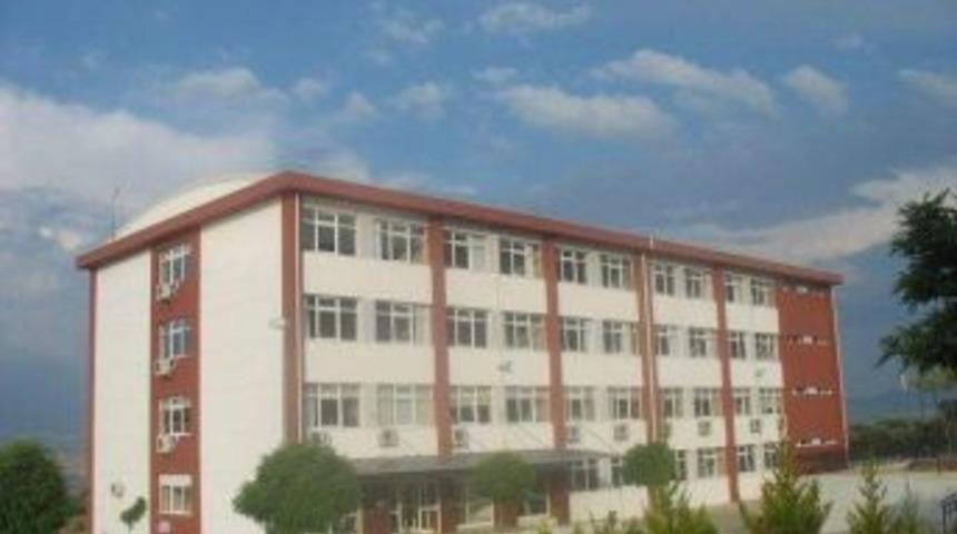 &Uuml;niversite &Ouml;ğrencisi &Ouml;ğretim G&ouml;revlisini Bı&ccedil;akladı