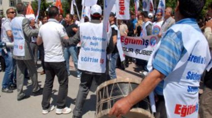 Burdur'da Bir G&uuml;n İş Bırakma Eylemi