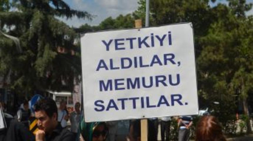 &Ccedil;ankırı'da Bin 500 Memur Iş Bıraktı