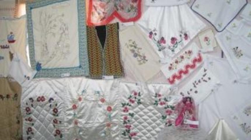 G&ouml;k&ccedil;ebey Hacımusa Beldesinde El Sanatları Sergisi A&ccedil;ıldı