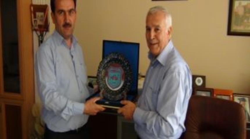 İşadamına Teşekk&uuml;r Plaketi