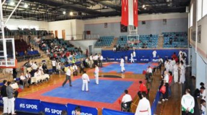 T&uuml;rkiye Karate Şampiyonası D&uuml;zce'de