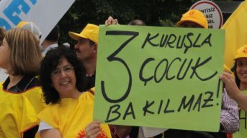 D&uuml;zce'de Memur Zamma Tepki G&ouml;sterdi Sokağa İndi