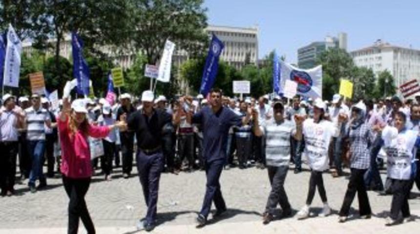 Kamu &Ccedil;alışanları Eylemde