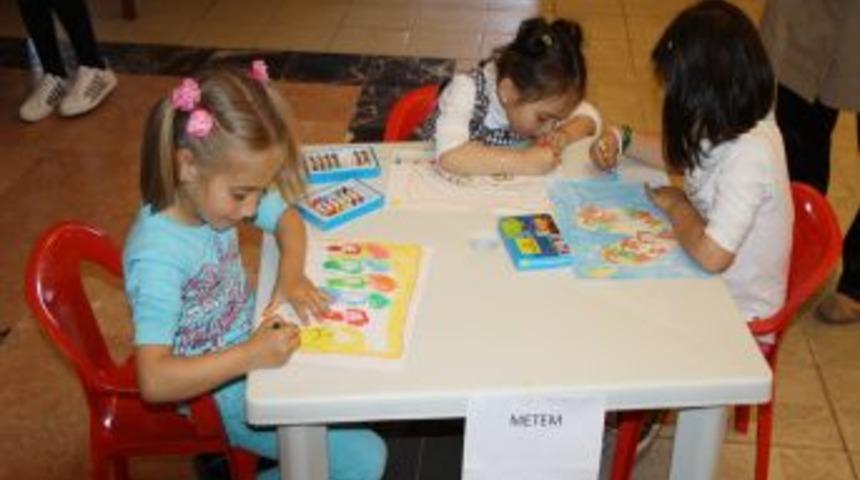 Minik &Ouml;ğrenciler, Resimde H&uuml;nerlerini G&ouml;sterdi