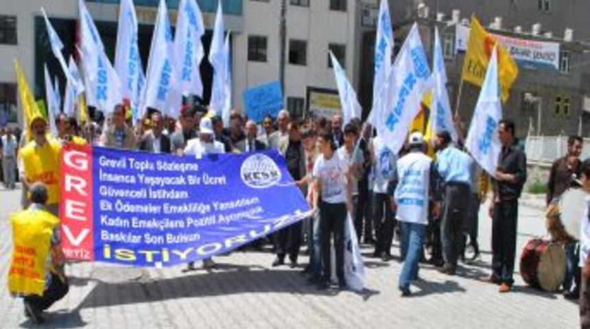 Hakkari'de Memurlardan Zavul Zurnalı Iş Bırakma Eylemi