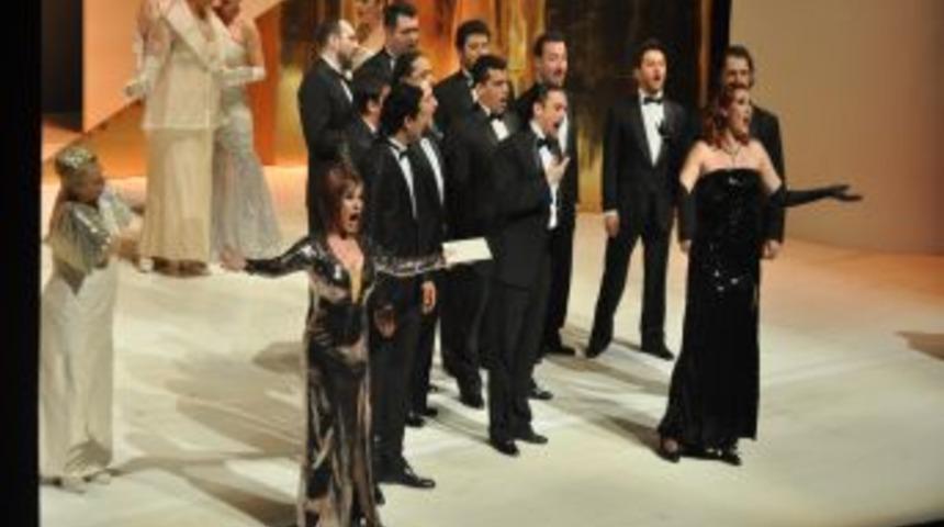 &lsquo;Şen Dul&rsquo; Bursalılarla Buluştu