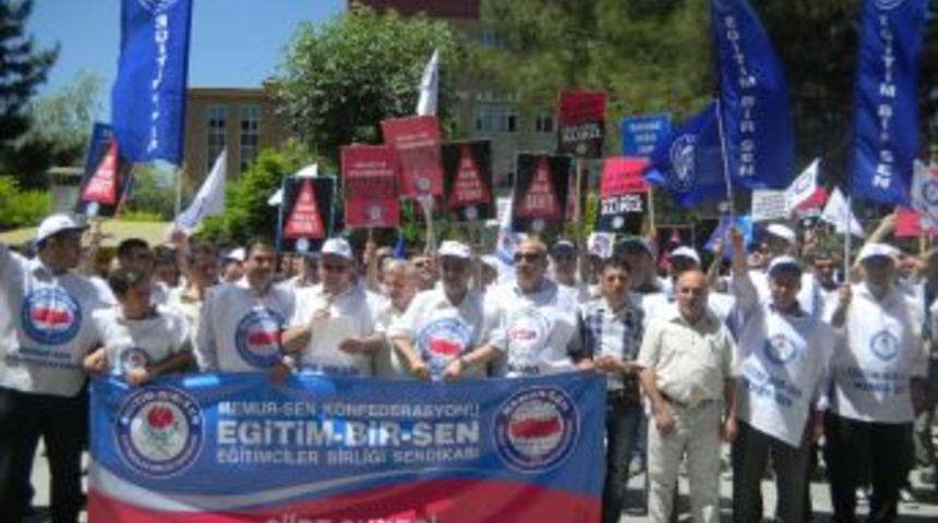 Siirt'te Iş Bırakan Memurlar, Protesto G&ouml;sterisi Yaptı